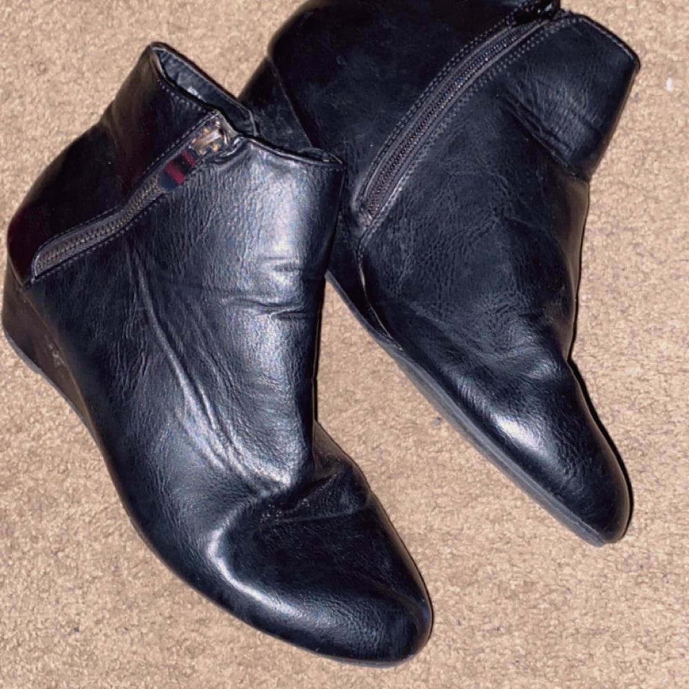Elegant Black Leather Heeled Boots